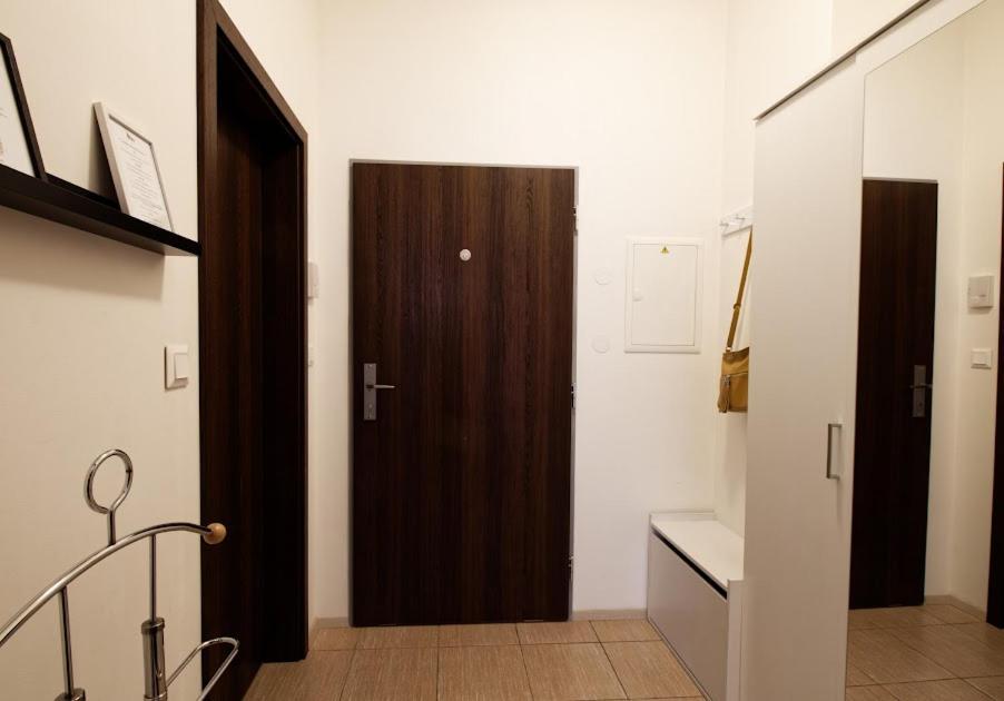 Cosy Studio, 15Min To Old Centre, Self-Check In, Free Wifi, Welcome Drink! Praha Bagian luar foto